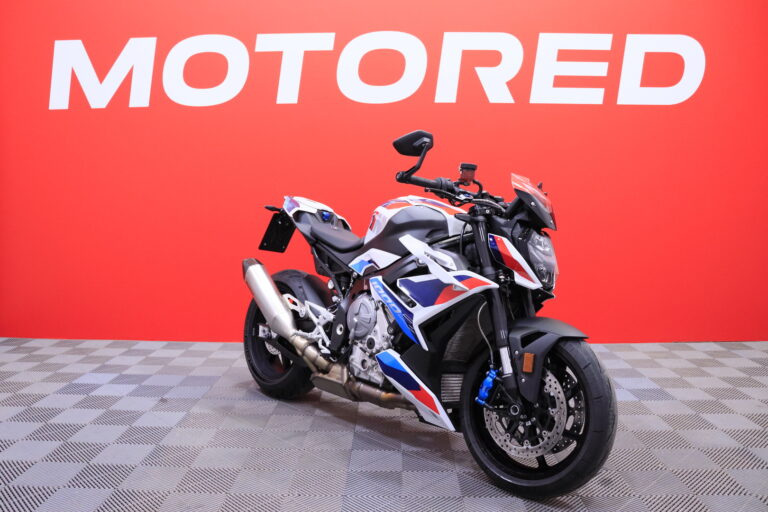BMW - M - 1000R // Juuri saapunut / 1.Om Suomi-pyörä / Akrapovic / Shifter / Ajomodet / Kahvalämppärit // - Moottoripyörä