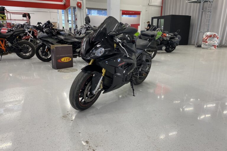 BMW - S - 1000RR // Juuri saapunut! // - Moottoripyörä