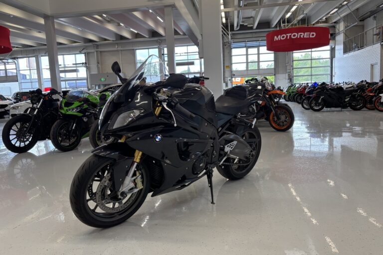 BMW S