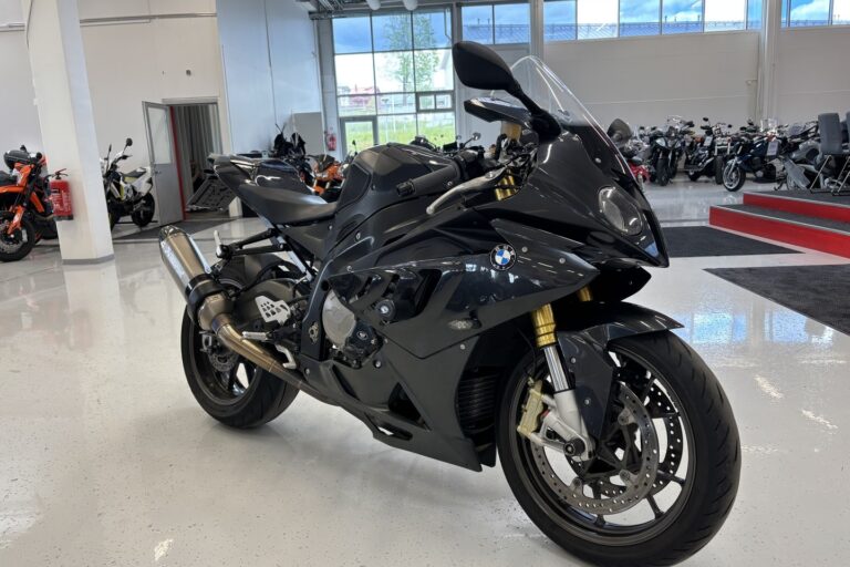 BMW - S - 1000RR  // Akrapovic Kokoputkisto / Shifter / Kaatumatapit // - Moottoripyörä