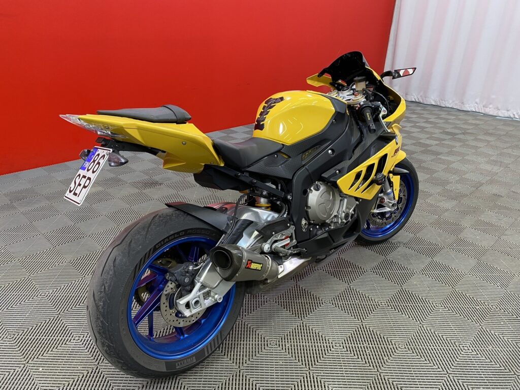 BMW - S - 1000RR // Öhlins / Takovanteet! / Akrapovic / Sifter / Huoltokirja / Suomi-pyörä // BMW - S - 1000RR // Öhlins / Takovanteet! / Akrapovic / Sifter / Huoltokirja / Suomi-pyörä // - Moottoripyörä