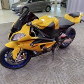 BMW - S - 1000RR // Öhlins / Takovanteet! / Akrapovic / Sifter / Huoltokirja / Suomi-pyörä // - Moottoripyörä