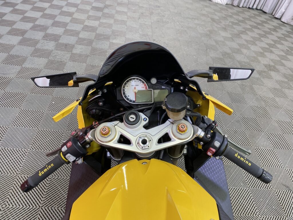 BMW - S - 1000RR // Öhlins / Takovanteet! / Akrapovic / Sifter / Huoltokirja / Suomi-pyörä // BMW - S - 1000RR // Öhlins / Takovanteet! / Akrapovic / Sifter / Huoltokirja / Suomi-pyörä // - Moottoripyörä