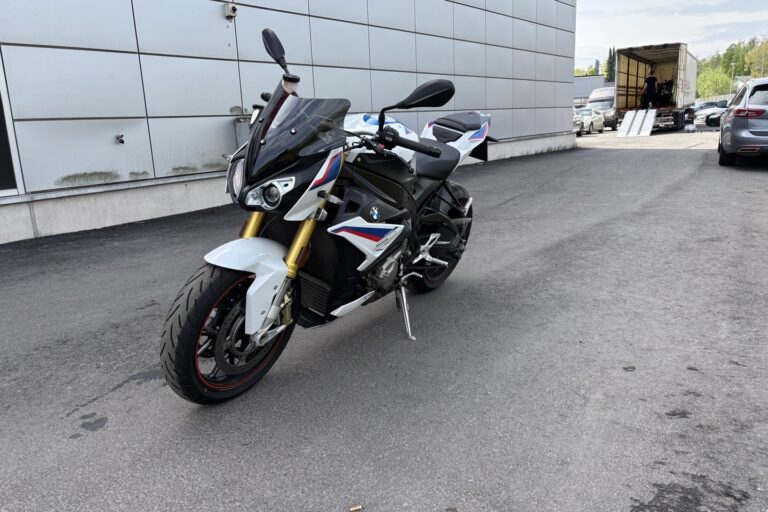 BMW - S - 1000R // Juuri saapunut! / Akrapovic / Shifter // - Moottoripyörä