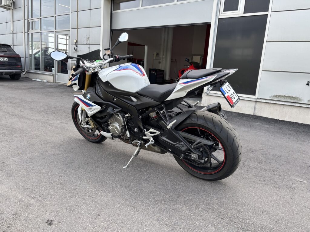 BMW - S - 1000R // Juuri saapunut! / Akrapovic / Shifter // BMW - S - 1000R // Juuri saapunut! / Akrapovic / Shifter // - Moottoripyörä