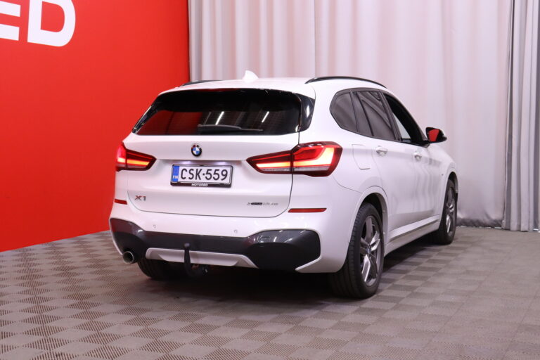 BMW - X1 - F48 xDrive25e A Business M Sport // Koukku / Sporttinahat / Tutkat / LED / Vakkari / - Farmari