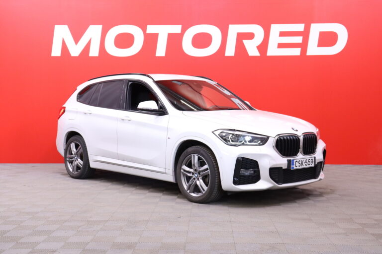 BMW - X1 - F48 xDrive25e A Business M Sport // Koukku / Sporttinahat / Tutkat / LED / Vakkari / - Farmari