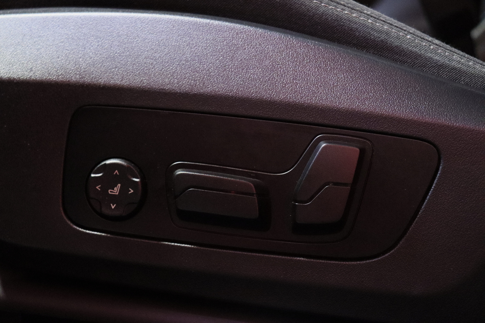 BMW - X1 - U11 25e xDrive Charged Edition / 1-Om. Merkkihuollettu Suomi-auto / ACC / Harman&Kardon / Muistipenkki hieronnalla / Koukku / - Maastoauto