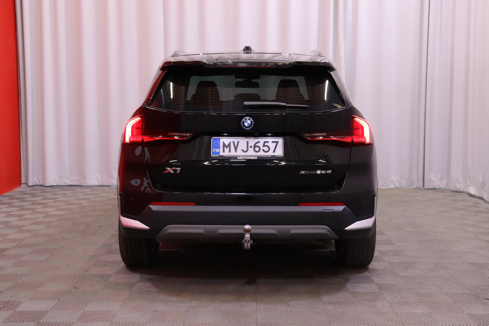BMW - X1 - U11 25e xDrive Charged Edition / 1-Om. Merkkihuollettu Suomi-auto / ACC / Harman&Kardon / Muistipenkki hieronnalla / Koukku / - Maastoauto