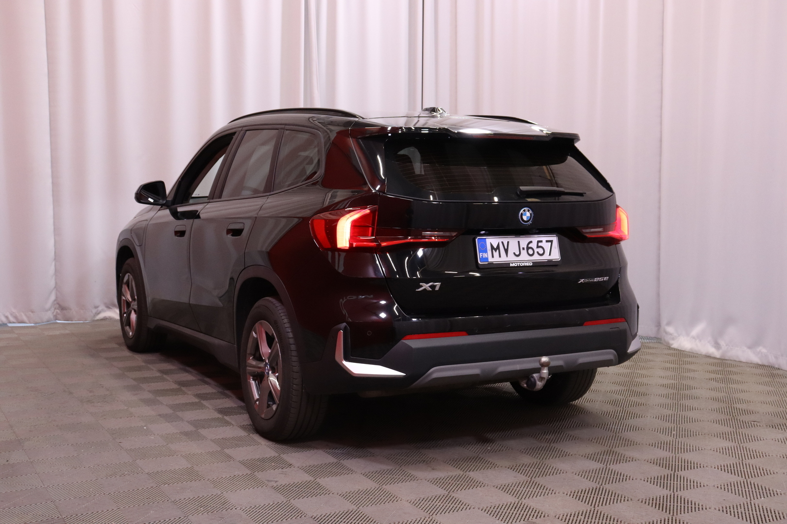 BMW - X1 - U11 25e xDrive Charged Edition / 1-Om. Merkkihuollettu Suomi-auto / ACC / Harman&Kardon / Muistipenkki hieronnalla / Koukku / - Maastoauto