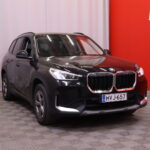 BMW - X1 - U11 25e xDrive Charged Edition / 1-Om. Merkkihuollettu Suomi-auto / ACC / Harman&Kardon / Muistipenkki hieronnalla / Koukku / - Maastoauto