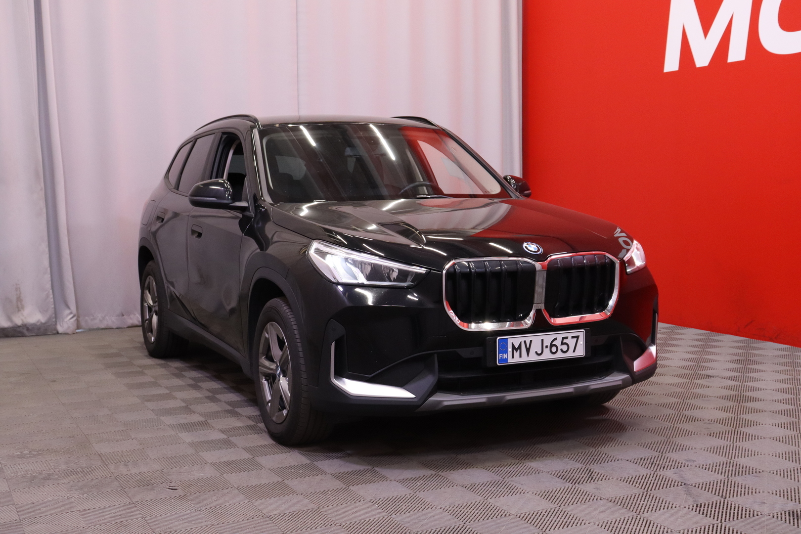BMW - X1 - U11 25e xDrive Charged Edition / 1-Om. Merkkihuollettu Suomi-auto / ACC / Harman&Kardon / Muistipenkki hieronnalla / Koukku / - Maastoauto