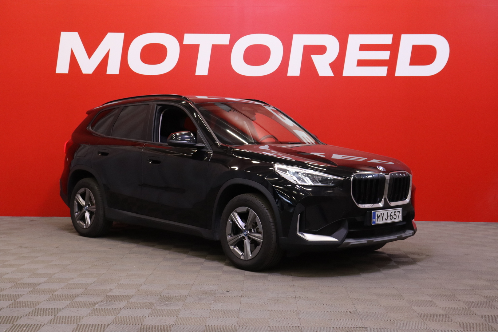 BMW - X1 - U11 25e xDrive Charged Edition / 1-Om. Merkkihuollettu Suomi-auto / ACC / Harman&Kardon / Muistipenkki hieronnalla / Koukku / - Maastoauto