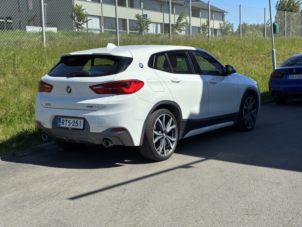 BMW - X2 - F39 sDrive 18d A Business M sport X / / Magmarot Nahat Muistilla / H&K / HUD / Panorama / Comfort access BMW - X2 - F39 sDrive 18d A Business M sport X / / Magmarot Nahat Muistilla / H&K / HUD / Panorama / Comfort access - Maastoauto