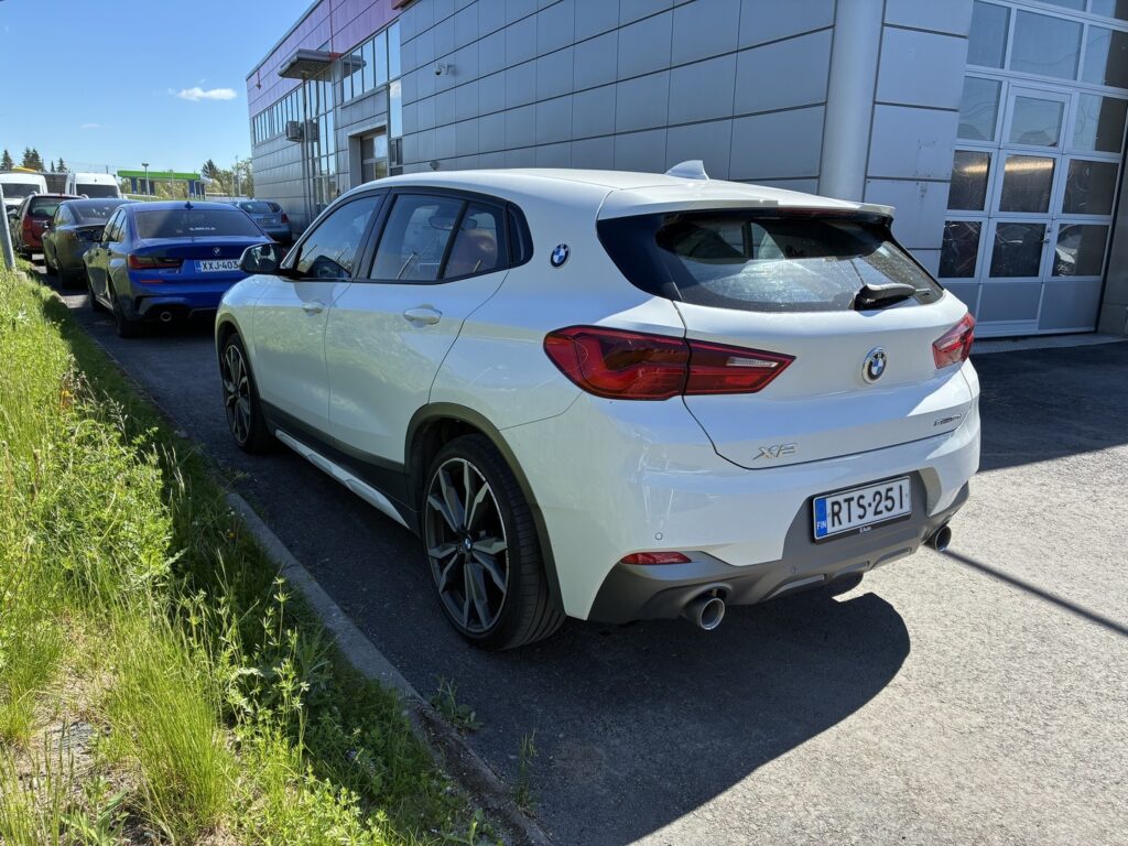 BMW - X2 - F39 sDrive 18d A Business M sport X / / Magmarot Nahat Muistilla / H&K / HUD / Panorama / Comfort access BMW - X2 - F39 sDrive 18d A Business M sport X / / Magmarot Nahat Muistilla / H&K / HUD / Panorama / Comfort access - Maastoauto