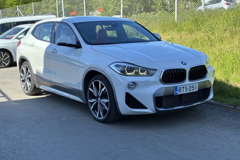 BMW - X2 - F39 sDrive 18d A Business M sport X / / Magmarot Nahat Muistilla / H&K / HUD / Panorama / Comfort access - Maastoauto