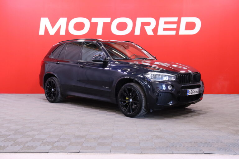 BMW - X5 - F15 xDrive40e A / M-Sport / Takanäytöt / HUD / Comfort istuimet / Panoraama / HiFit / Koukku / - Maastoauto