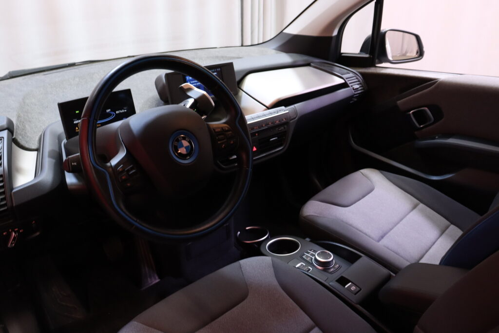 BMW - i3 - s 120 Comfort / ILP / Pikalataus / Navi / Advanced / Vakkari // BMW - i3 - s 120 Comfort / ILP / Pikalataus / Navi / Advanced / Vakkari // - Viistoperä