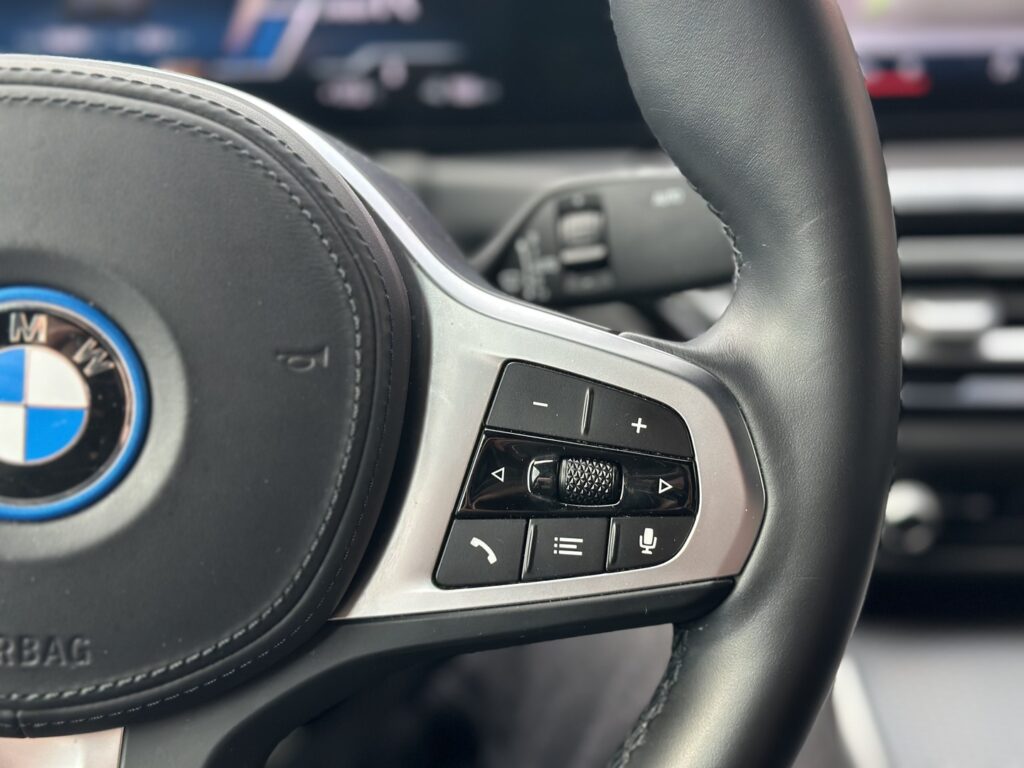 BMW - i4 - eDrive40 M Sport / Laser / HUD / ACC / Kamera / Avaimeton kulku BMW - i4 - eDrive40 M Sport / Laser / HUD / ACC / Kamera / Avaimeton kulku - Sedan