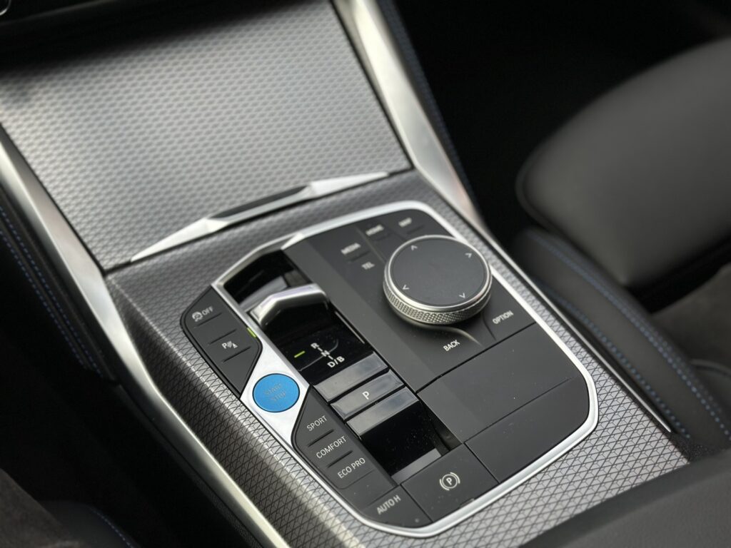 BMW - i4 - eDrive40 M Sport / Laser / HUD / ACC / Kamera / Avaimeton kulku BMW - i4 - eDrive40 M Sport / Laser / HUD / ACC / Kamera / Avaimeton kulku - Sedan