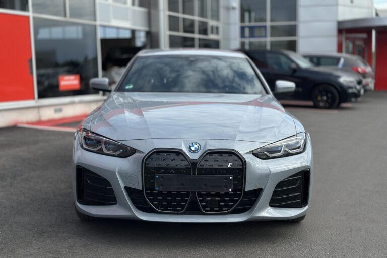 BMW - i4 - eDrive40 M Sport / Laser / HUD / ACC / Kamera / Avaimeton kulku - Sedan