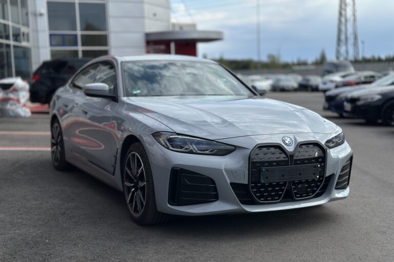 BMW - i4 - eDrive40 M Sport / Laser / HUD / ACC / Kamera / Avaimeton kulku - Sedan
