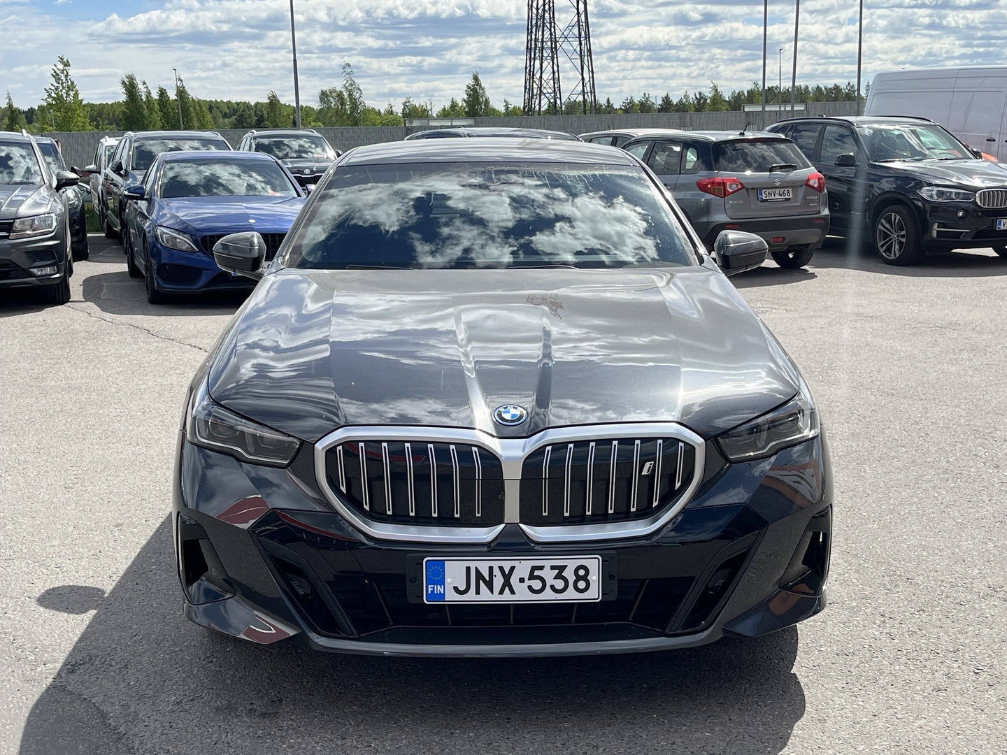 BMW - i5 - G60 xDrive40 M Sport // Bowers & wilkins / DAP / Adapt. LED / Vetokoukku / Kamera / 2x renkaat ja vanteet / - Sedan