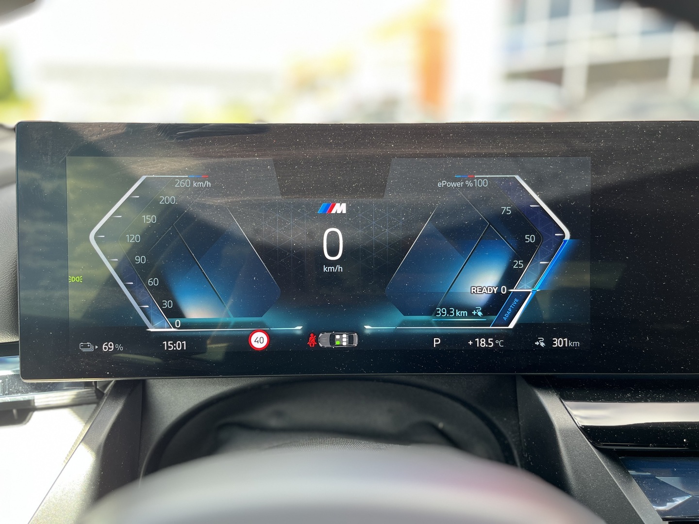 BMW - i5 - G60 xDrive40 M Sport // Bowers & wilkins / DAP / Adapt. LED / Vetokoukku / Kamera / 2x renkaat ja vanteet / - Sedan