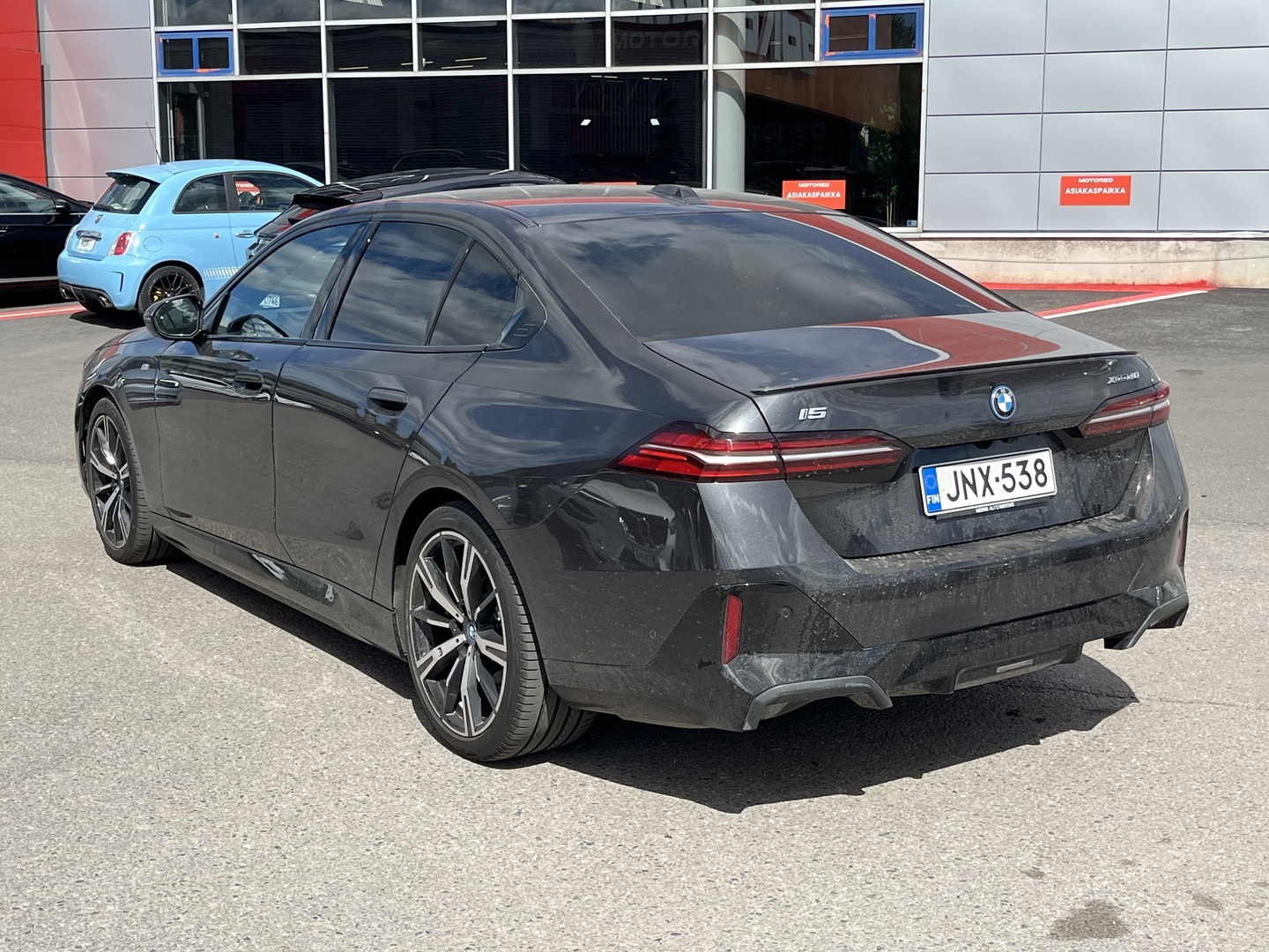BMW - i5 - G60 xDrive40 M Sport // Bowers & wilkins / DAP / Adapt. LED / Vetokoukku / Kamera / 2x renkaat ja vanteet / - Sedan