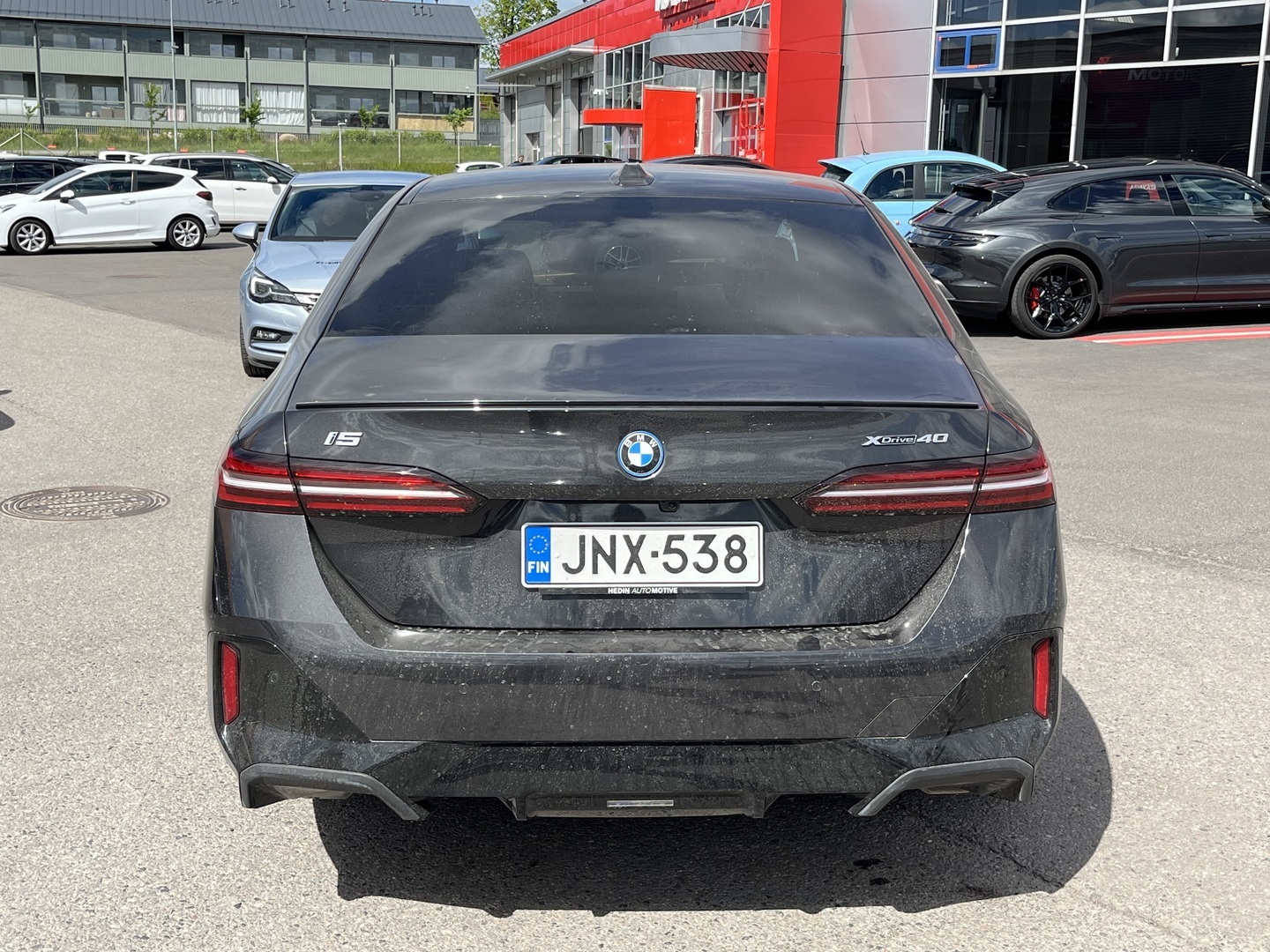 BMW - i5 - G60 xDrive40 M Sport // Bowers & wilkins / DAP / Adapt. LED / Vetokoukku / Kamera / 2x renkaat ja vanteet / - Sedan