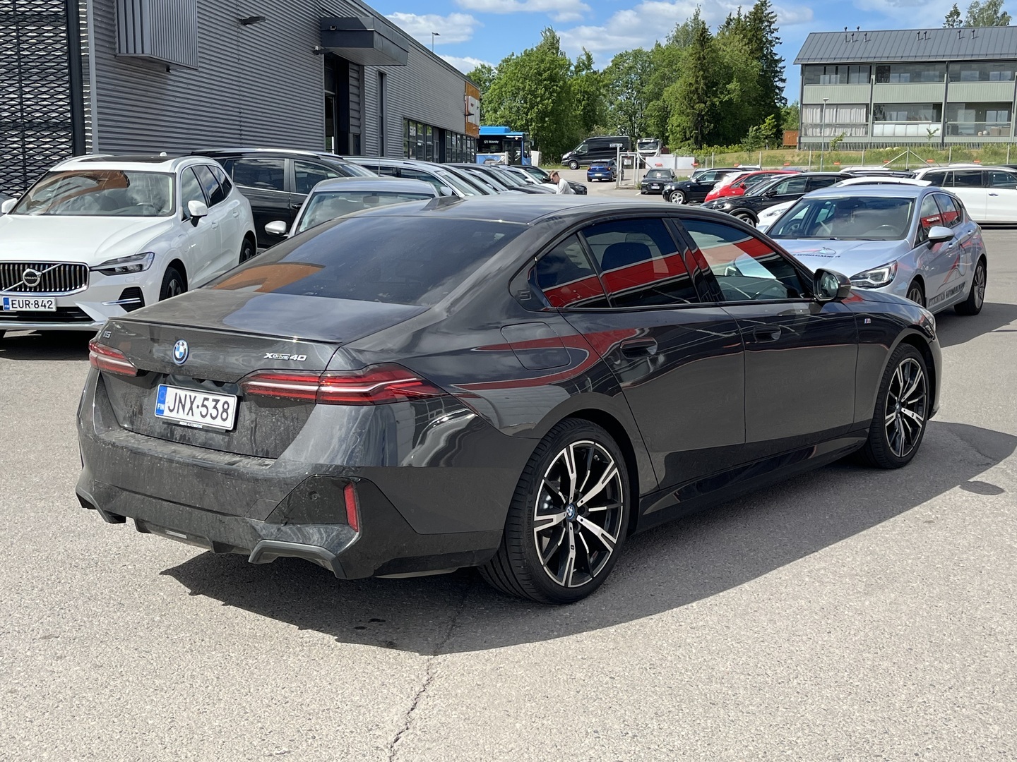 BMW - i5 - G60 xDrive40 M Sport // Bowers & wilkins / DAP / Adapt. LED / Vetokoukku / Kamera / 2x renkaat ja vanteet / - Sedan