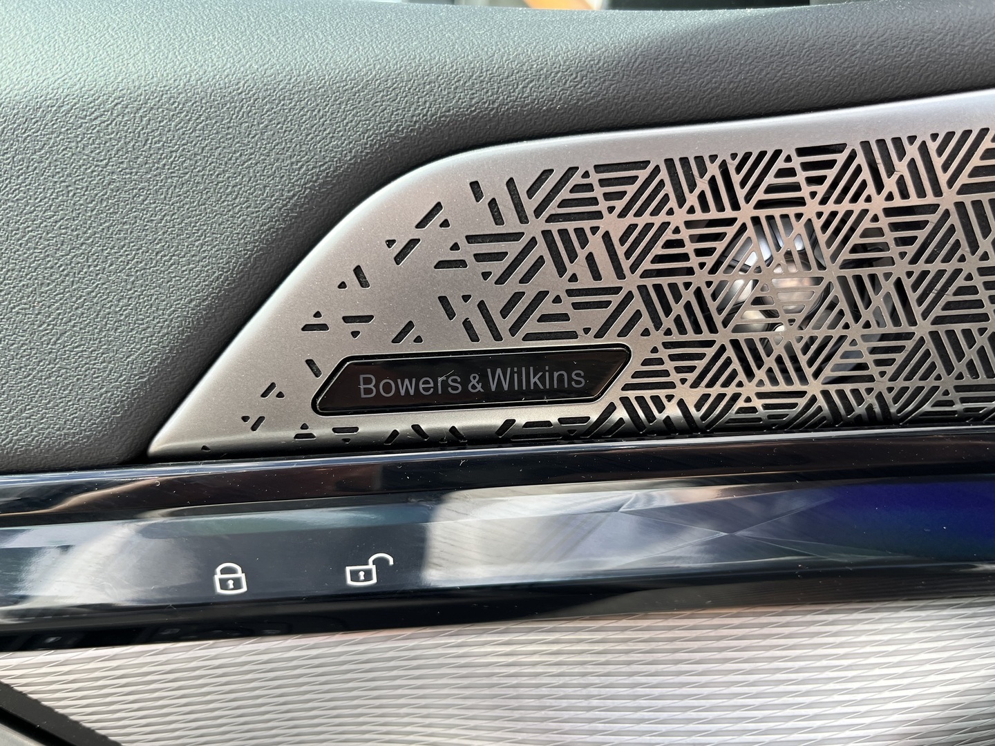 BMW - i5 - G60 xDrive40 M Sport // Bowers & wilkins / DAP / Adapt. LED / Vetokoukku / Kamera / 2x renkaat ja vanteet / - Sedan