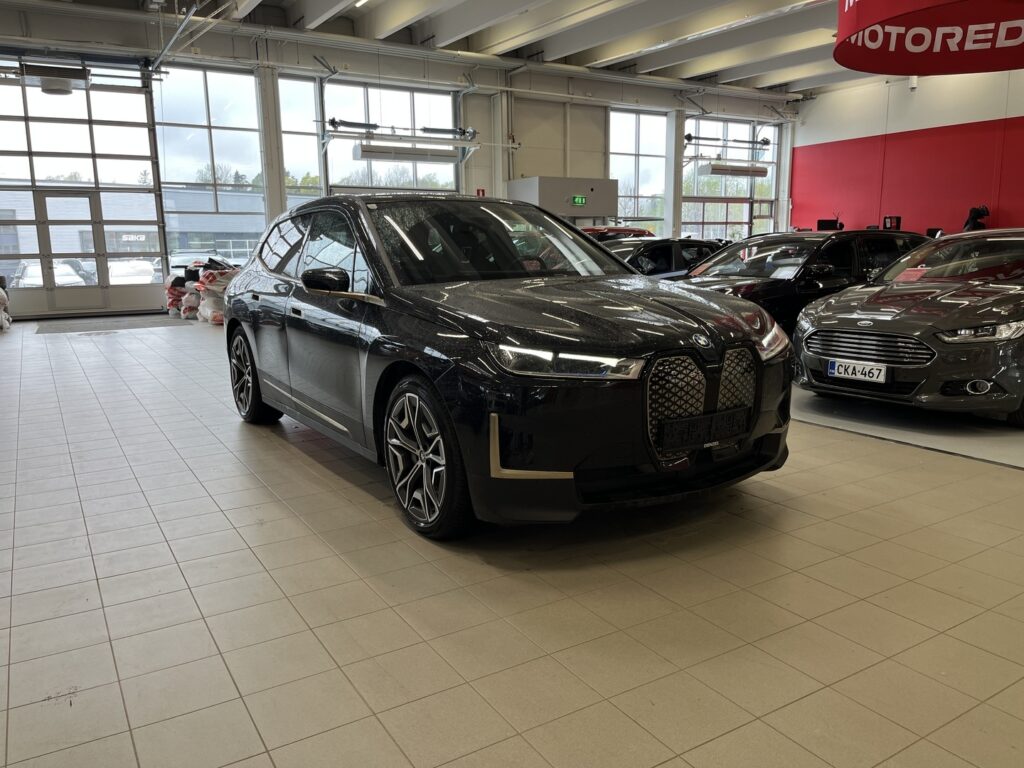 BMW - iX - xDrive 40 // Laser / Sky Lounge / H&K / DAP / 360 / HUD / Hieronta / Muistipenkit / Comfort access // - Maastoauto