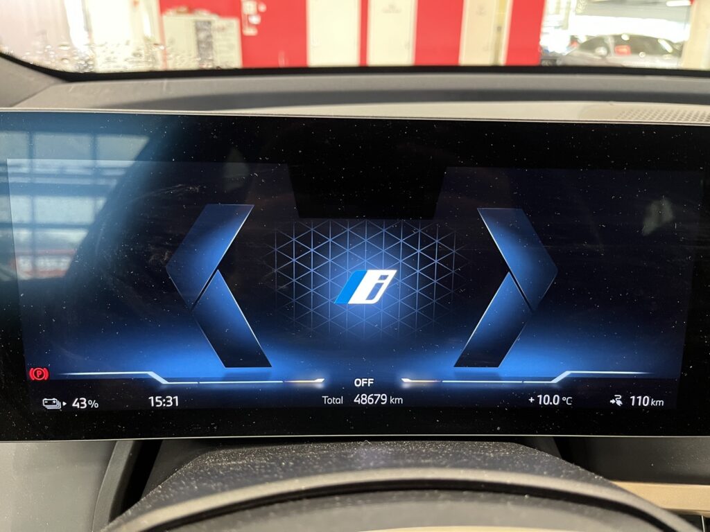 BMW - iX - xDrive 40 // Laser / Sky Lounge / H&K / DAP / 360 / HUD / Hieronta / Muistipenkit / Comfort access // BMW - iX - xDrive 40 // Laser / Sky Lounge / H&K / DAP / 360 / HUD / Hieronta / Muistipenkit / Comfort access // - Maastoauto