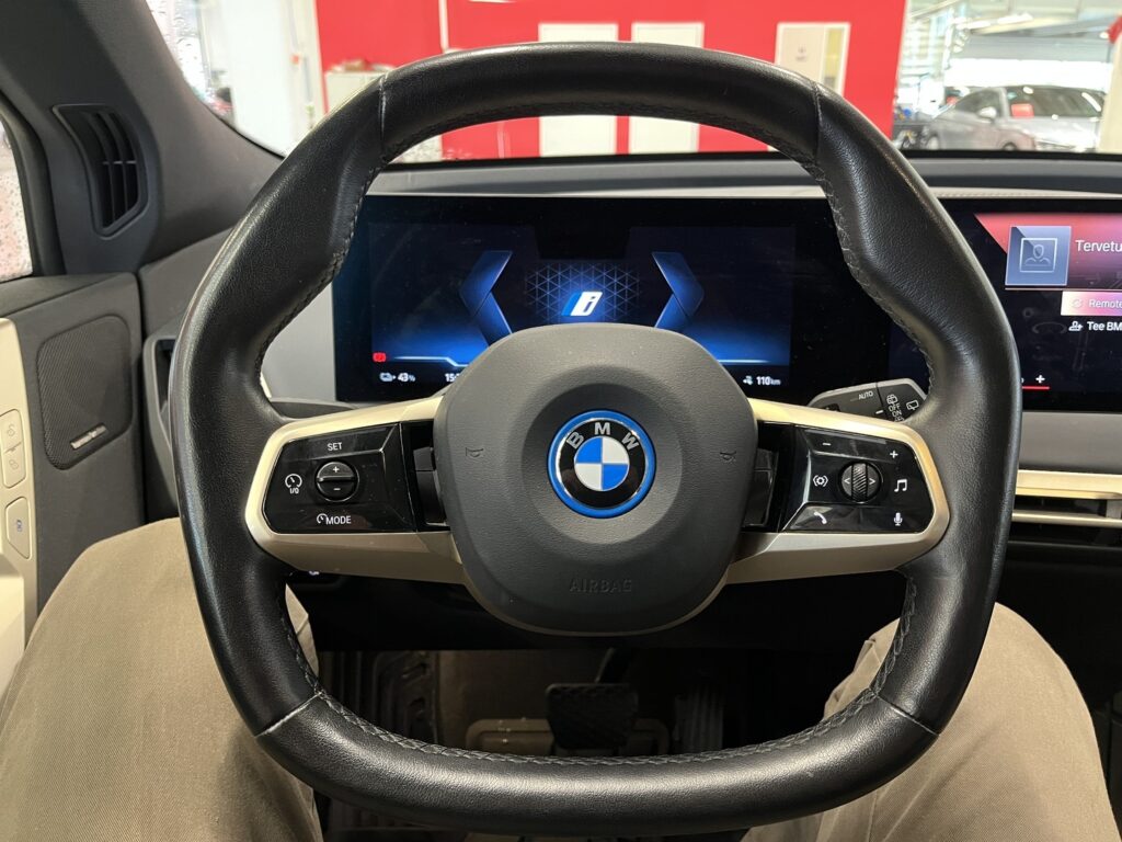 BMW - iX - xDrive 40 // Laser / Sky Lounge / H&K / DAP / 360 / HUD / Hieronta / Muistipenkit / Comfort access // BMW - iX - xDrive 40 // Laser / Sky Lounge / H&K / DAP / 360 / HUD / Hieronta / Muistipenkit / Comfort access // - Maastoauto