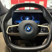 BMW - iX - xDrive 40 // Laser / Sky Lounge / H&K / DAP / 360 / HUD / Hieronta / Muistipenkit / Comfort access // - Maastoauto