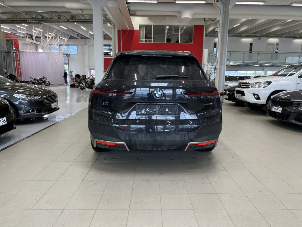 BMW - iX - xDrive 40 // Laser / Sky Lounge / H&K / DAP / 360 / HUD / Hieronta / Muistipenkit / Comfort access // BMW - iX - xDrive 40 // Laser / Sky Lounge / H&K / DAP / 360 / HUD / Hieronta / Muistipenkit / Comfort access // - Maastoauto