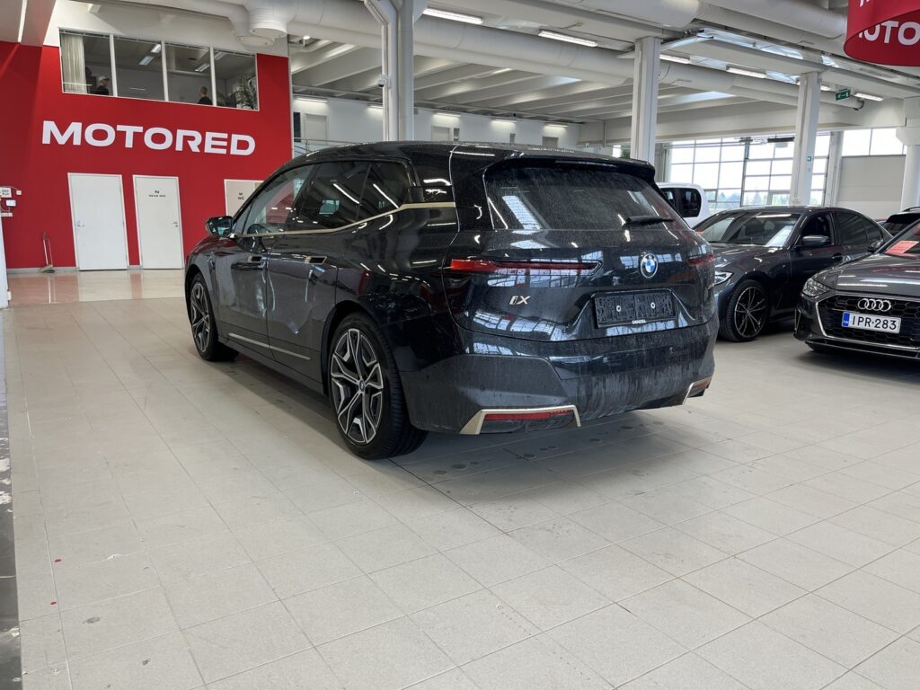 BMW - iX - xDrive 40 // Laser / Sky Lounge / H&K / DAP / 360 / HUD / Hieronta / Muistipenkit / Comfort access // BMW - iX - xDrive 40 // Laser / Sky Lounge / H&K / DAP / 360 / HUD / Hieronta / Muistipenkit / Comfort access // - Maastoauto