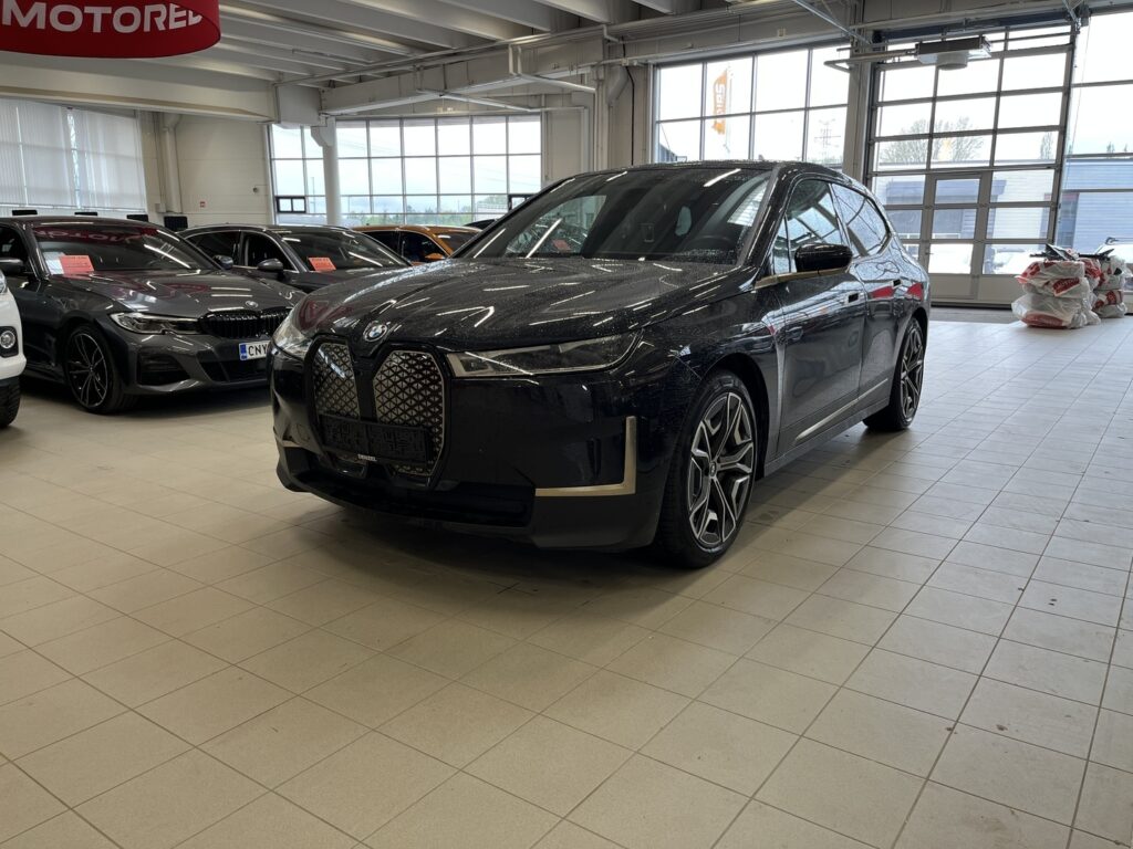 BMW - iX - xDrive 40 // Laser / Sky Lounge / H&K / DAP / 360 / HUD / Hieronta / Muistipenkit / Comfort access // BMW - iX - xDrive 40 // Laser / Sky Lounge / H&K / DAP / 360 / HUD / Hieronta / Muistipenkit / Comfort access // - Maastoauto