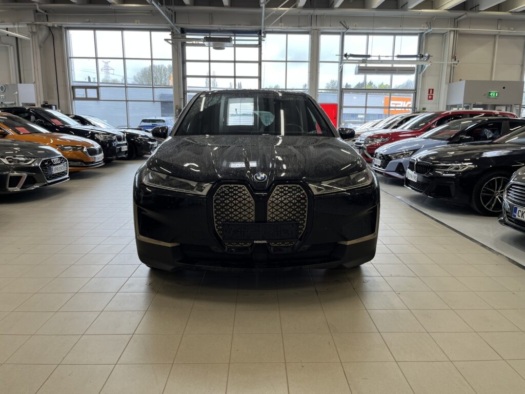 BMW - iX - xDrive 40 // Laser / Sky Lounge / H&K / DAP / 360 / HUD / Hieronta / Muistipenkit / Comfort access // BMW - iX - xDrive 40 // Laser / Sky Lounge / H&K / DAP / 360 / HUD / Hieronta / Muistipenkit / Comfort access // - Maastoauto