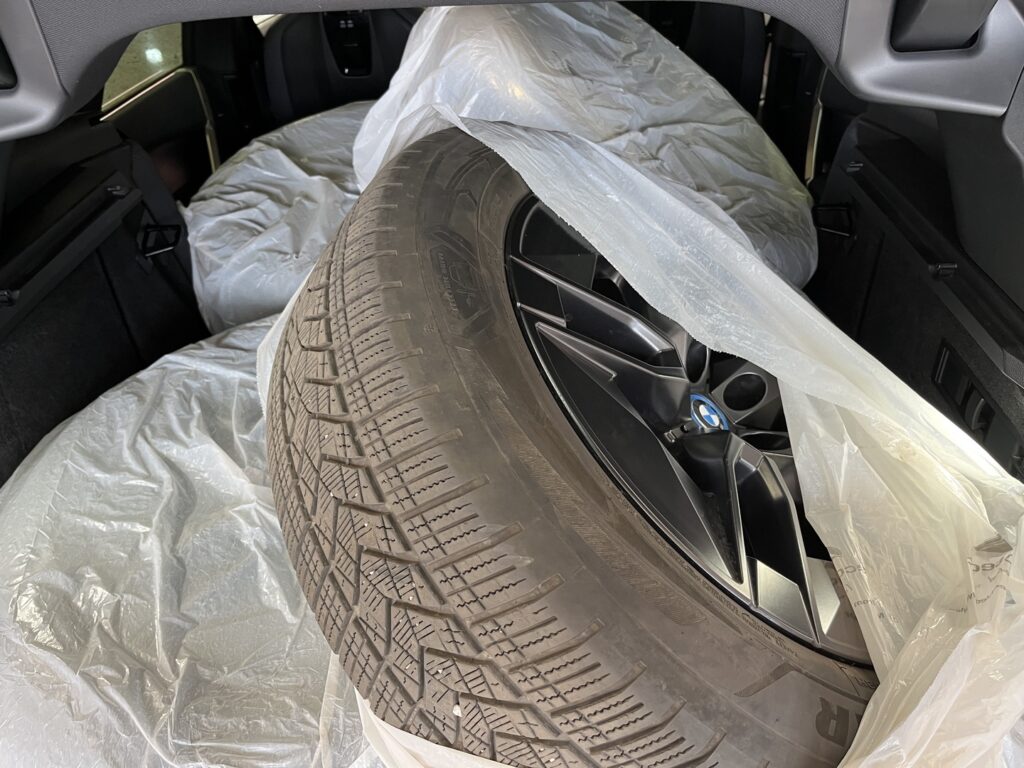 BMW - iX - xDrive 40 // Laser / Sky Lounge / H&K / DAP / 360 / HUD / Hieronta / Muistipenkit / Comfort access // BMW - iX - xDrive 40 // Laser / Sky Lounge / H&K / DAP / 360 / HUD / Hieronta / Muistipenkit / Comfort access // - Maastoauto