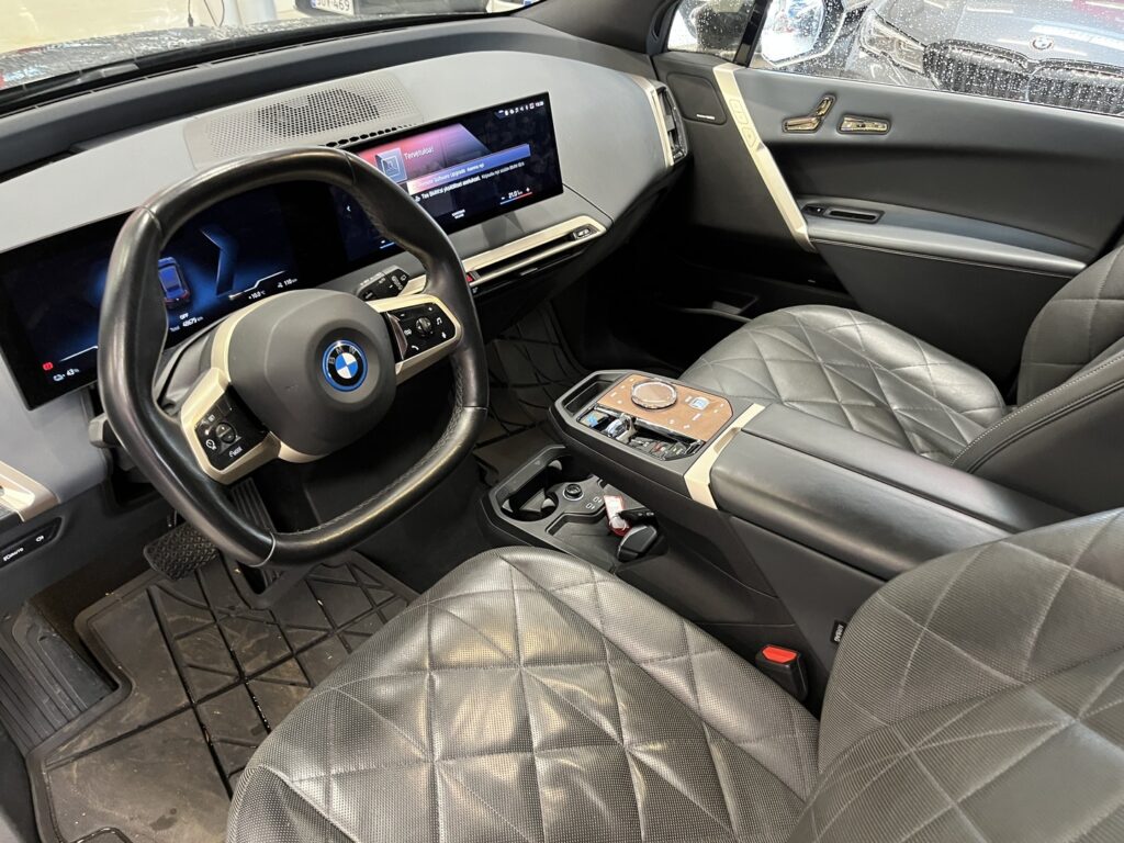 BMW - iX - xDrive 40 // Laser / Sky Lounge / H&K / DAP / 360 / HUD / Hieronta / Muistipenkit / Comfort access // BMW - iX - xDrive 40 // Laser / Sky Lounge / H&K / DAP / 360 / HUD / Hieronta / Muistipenkit / Comfort access // - Maastoauto