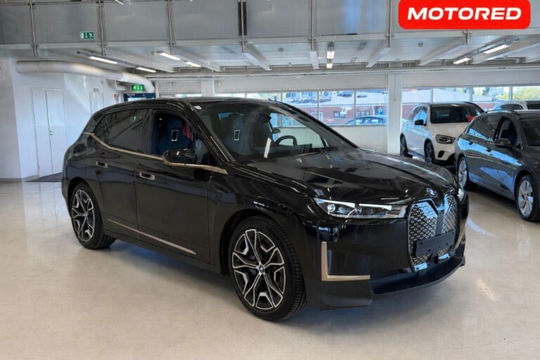BMW - iX - xDrive 40 // Laser / Sky Lounge / H&K / DAP / 360 / HUD / Hieronta / Muistipenkit / Comfort access // - Maastoauto