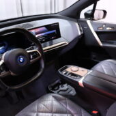 BMW - iX - xDrive 40 // Laser / Sky Lounge / H&K / DAP / 360 / HUD / Hieronta / Muistipenkit / Comfort access // - Maastoauto