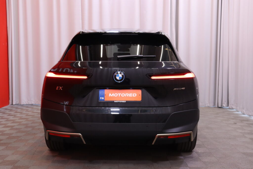 BMW - iX - xDrive 40 // Laser / Sky Lounge / H&K / DAP / 360 / HUD / Hieronta / Muistipenkit / Comfort access // BMW - iX - xDrive 40 // Laser / Sky Lounge / H&K / DAP / 360 / HUD / Hieronta / Muistipenkit / Comfort access // - Maastoauto