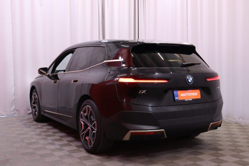 BMW - iX - xDrive 40 // Laser / Sky Lounge / H&K / DAP / 360 / HUD / Hieronta / Muistipenkit / Comfort access // BMW - iX - xDrive 40 // Laser / Sky Lounge / H&K / DAP / 360 / HUD / Hieronta / Muistipenkit / Comfort access // - Maastoauto