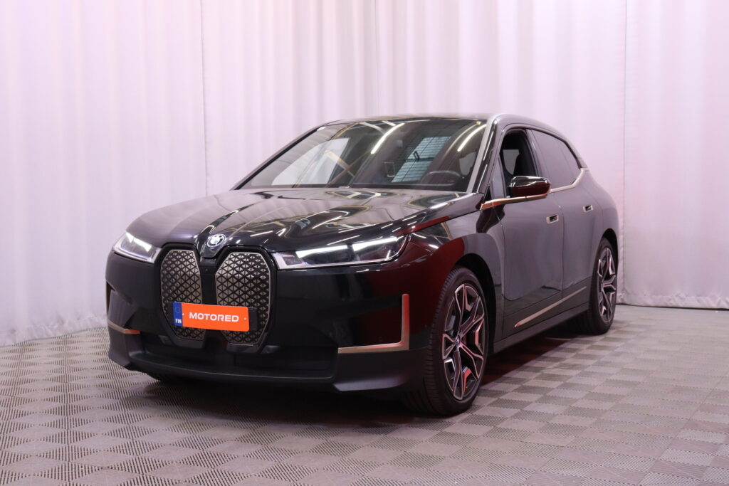 BMW - iX - xDrive 40 // Laser / Sky Lounge / H&K / DAP / 360 / HUD / Hieronta / Muistipenkit / Comfort access // BMW - iX - xDrive 40 // Laser / Sky Lounge / H&K / DAP / 360 / HUD / Hieronta / Muistipenkit / Comfort access // - Maastoauto