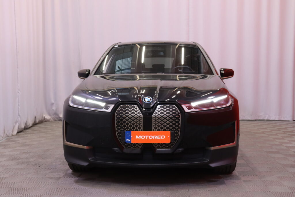 BMW - iX - xDrive 40 // Laser / Sky Lounge / H&K / DAP / 360 / HUD / Hieronta / Muistipenkit / Comfort access // BMW - iX - xDrive 40 // Laser / Sky Lounge / H&K / DAP / 360 / HUD / Hieronta / Muistipenkit / Comfort access // - Maastoauto