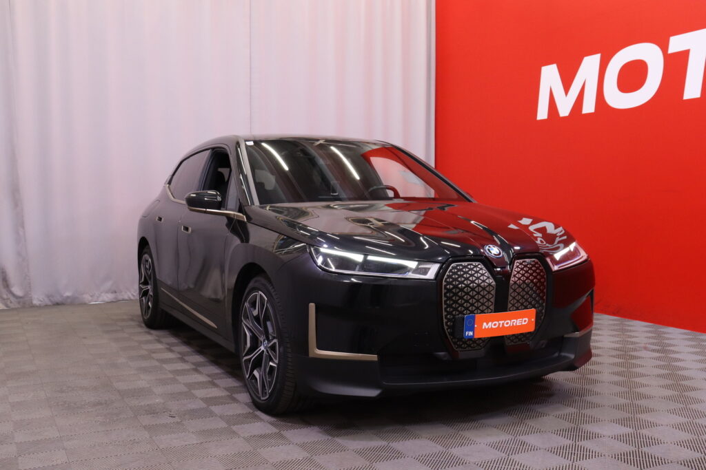 BMW - iX - xDrive 40 // Laser / Sky Lounge / H&K / DAP / 360 / HUD / Hieronta / Muistipenkit / Comfort access // BMW - iX - xDrive 40 // Laser / Sky Lounge / H&K / DAP / 360 / HUD / Hieronta / Muistipenkit / Comfort access // - Maastoauto