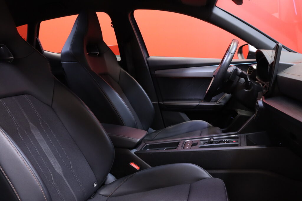 Cupra - Formentor - VZ 1.4 PHEV 180 kW e-HYBRID DSG // 1.om Suomi-Auto / Merkkihuollettu / ACC / P-kamera / Koukku / Carplay / Navi / LED // Cupra - Formentor - VZ 1.4 PHEV 180 kW e-HYBRID DSG // 1.om Suomi-Auto / Merkkihuollettu / ACC / P-kamera / Koukku / Carplay / Navi / LED // - Maastoauto